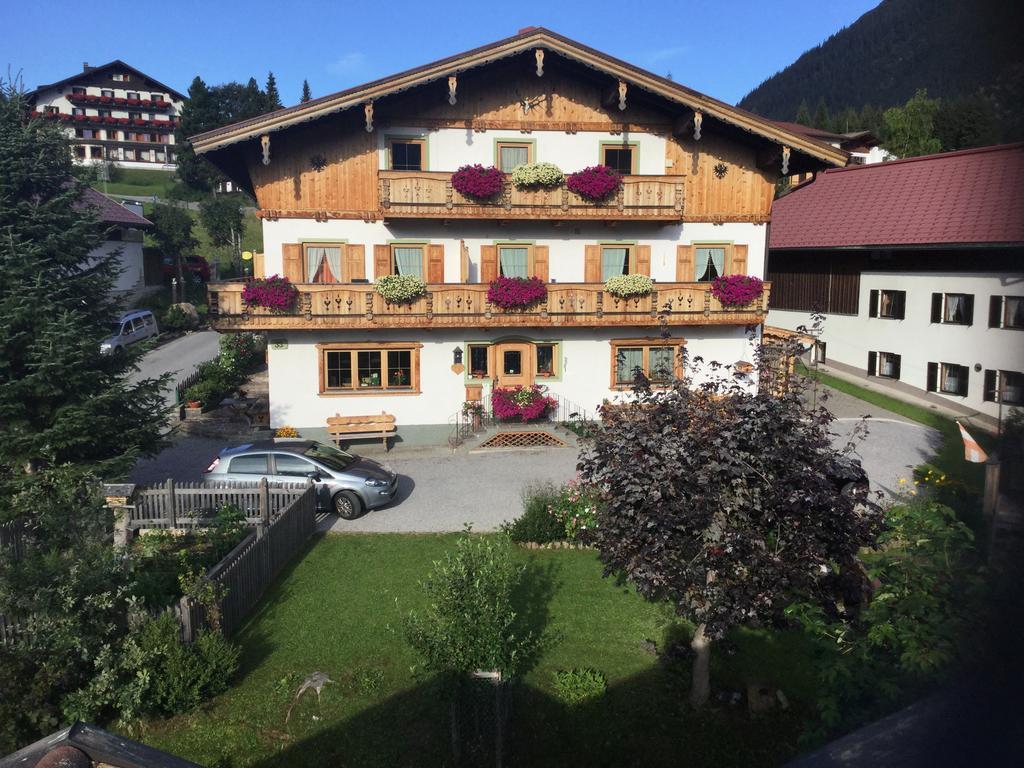 Haus Amann Apartment Berwang Bagian luar foto