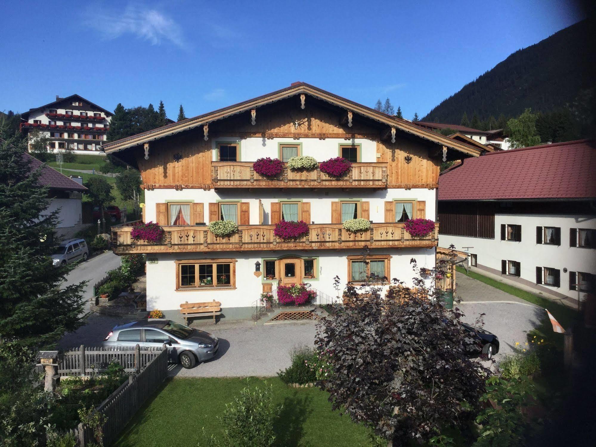 Haus Amann Apartment Berwang Bagian luar foto
