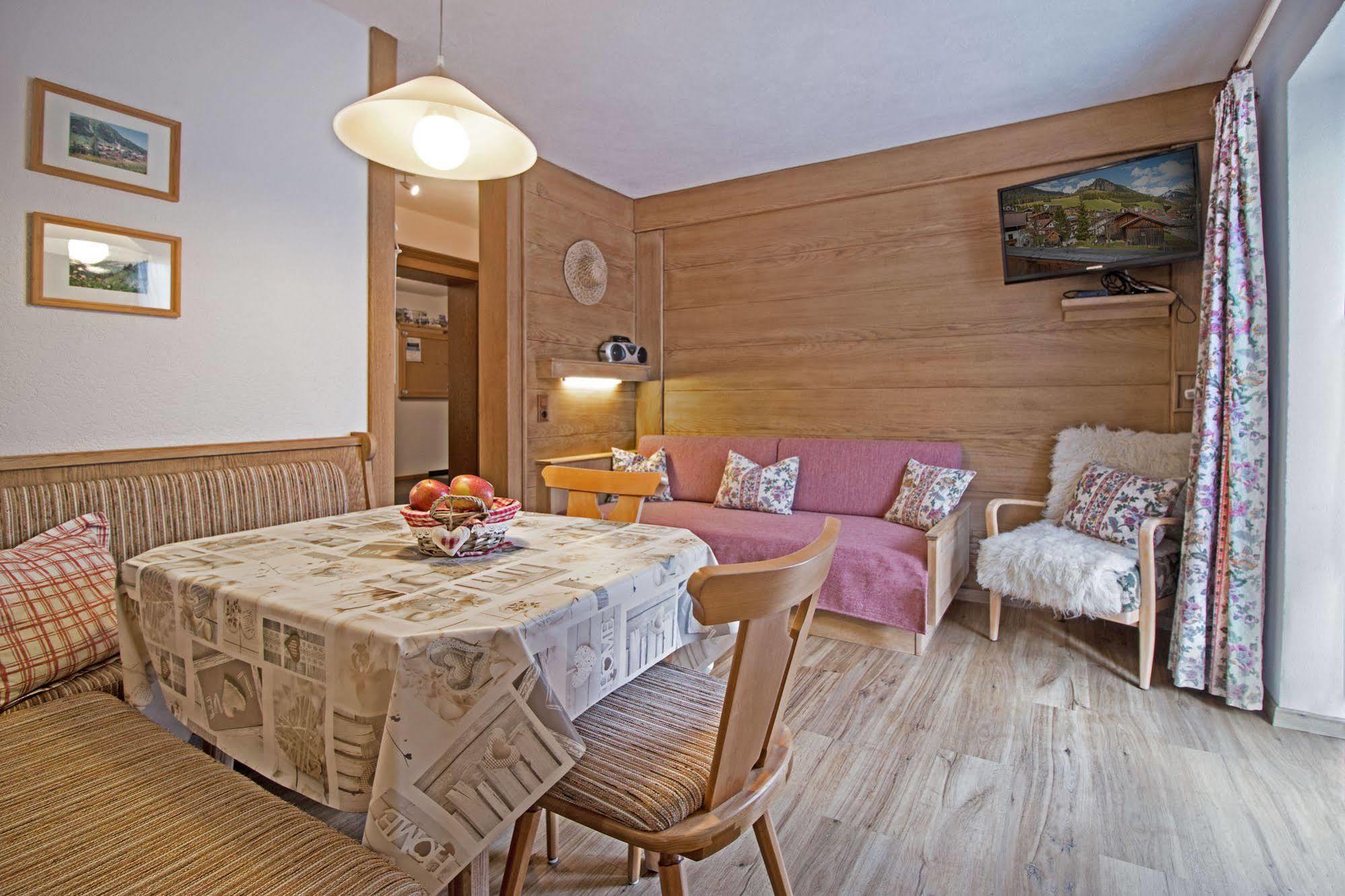 Haus Amann Apartment Berwang Bagian luar foto
