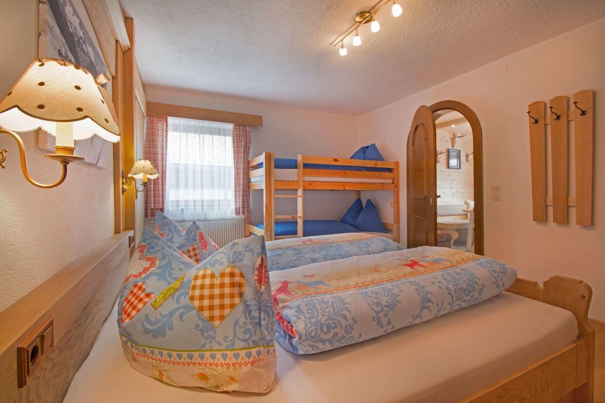 Haus Amann Apartment Berwang Bagian luar foto