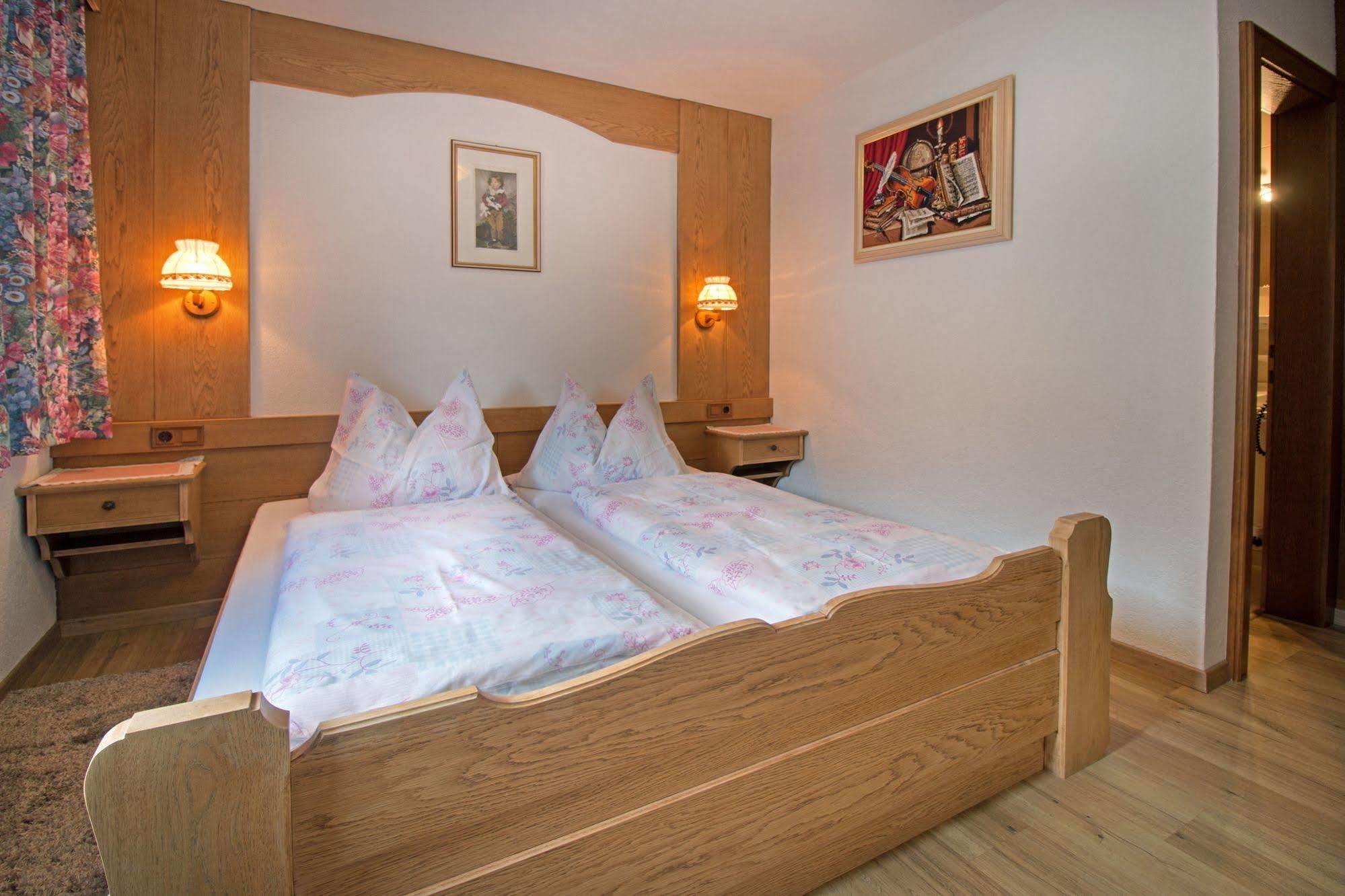Haus Amann Apartment Berwang Bagian luar foto