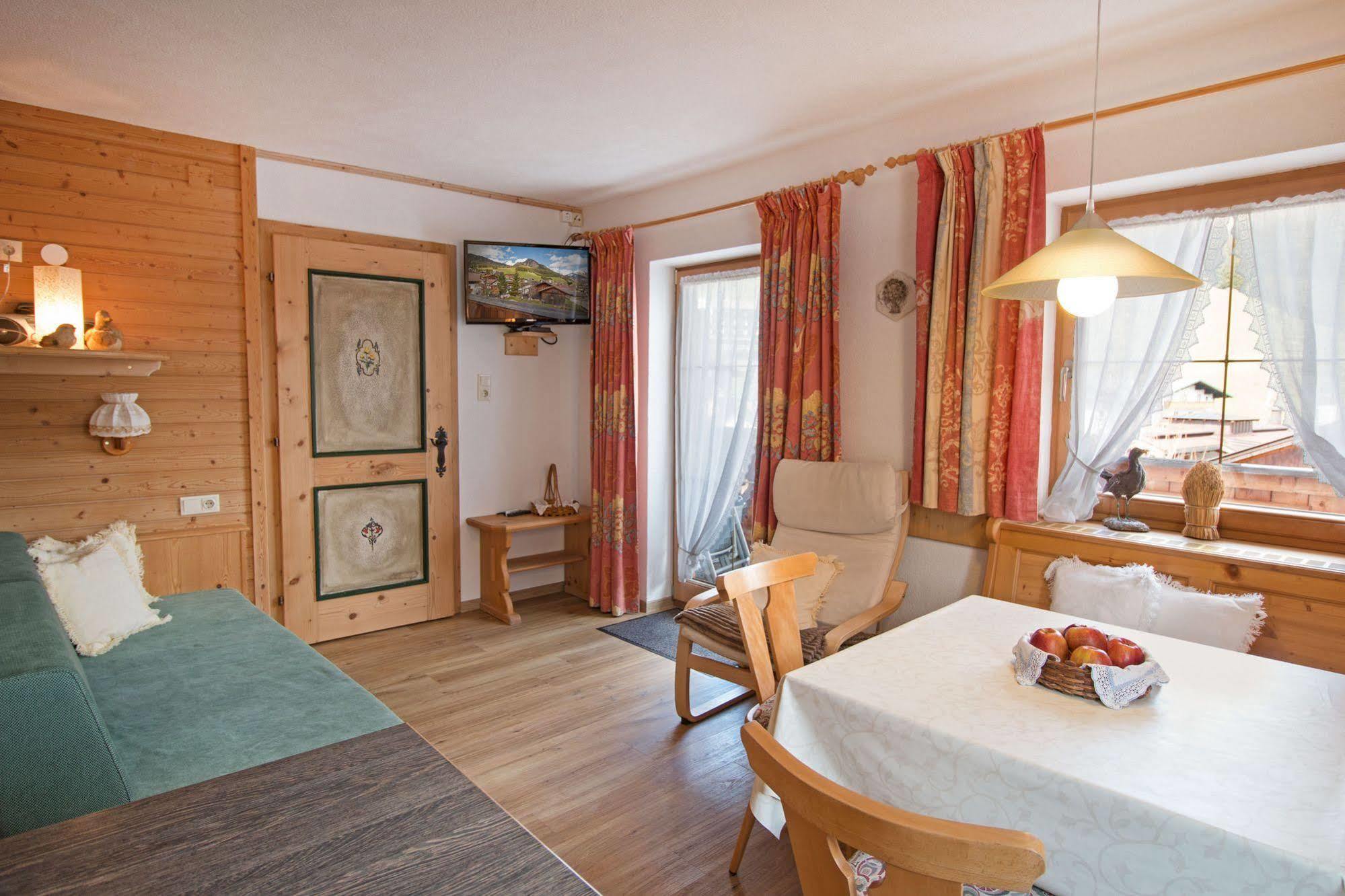 Haus Amann Apartment Berwang Bagian luar foto