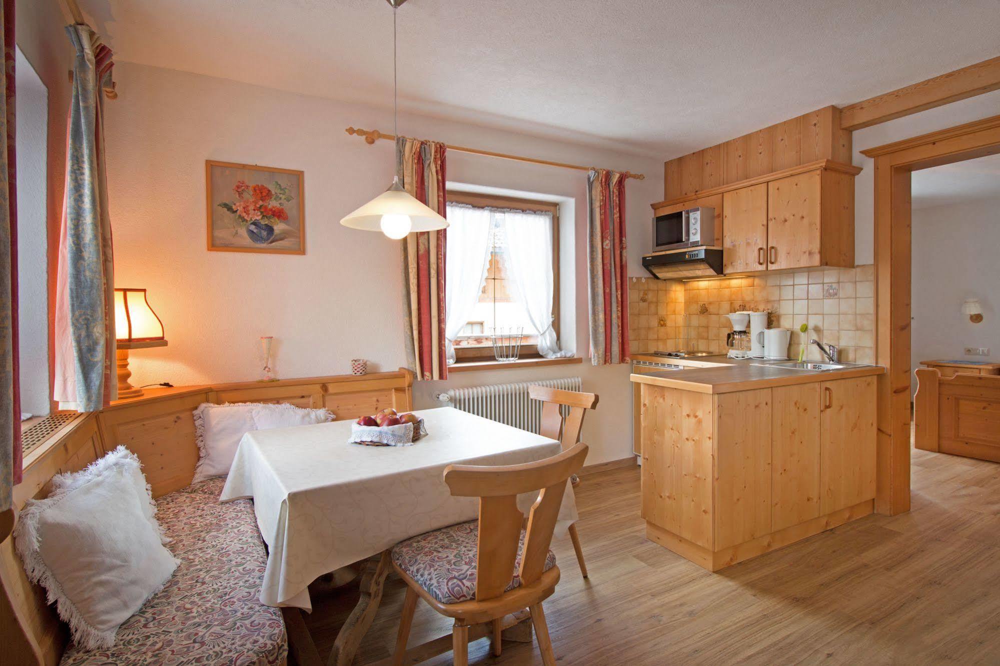Haus Amann Apartment Berwang Bagian luar foto