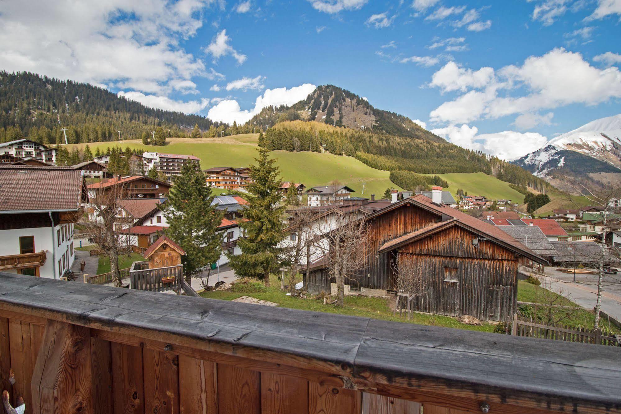 Haus Amann Apartment Berwang Bagian luar foto
